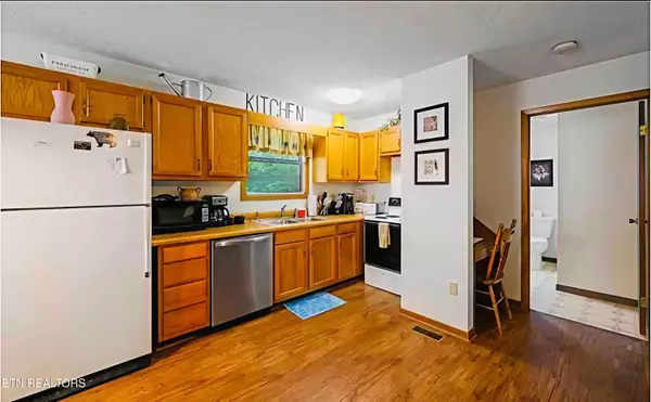 Sevierville, TN 37862,3042 Crestview CT