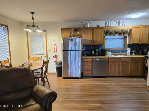 Sevierville, TN 37862,3042 Crestview CT