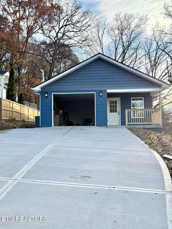 Maryville, TN 37804,203 Mavis LN