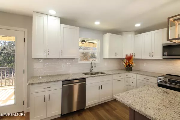 Knoxville, TN 37920,116 Longvale DR