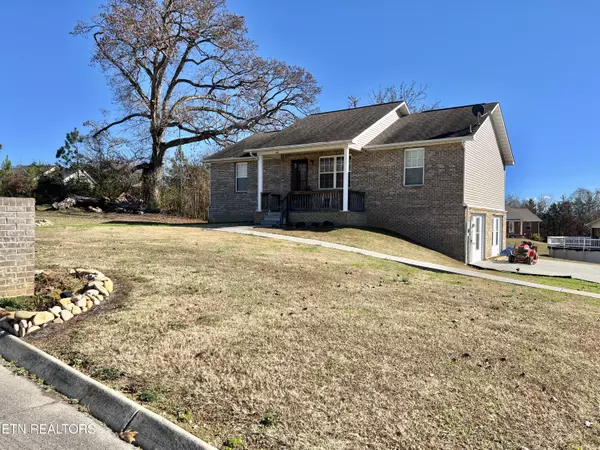 Dandridge, TN 37725,845 Quiet Oaks WAY