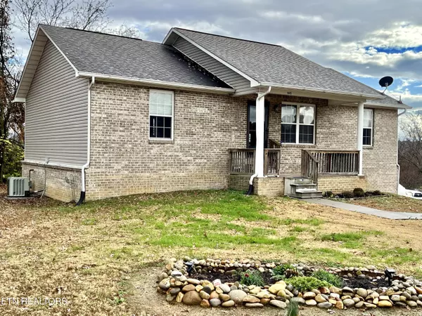 845 Quiet Oaks WAY, Dandridge, TN 37725