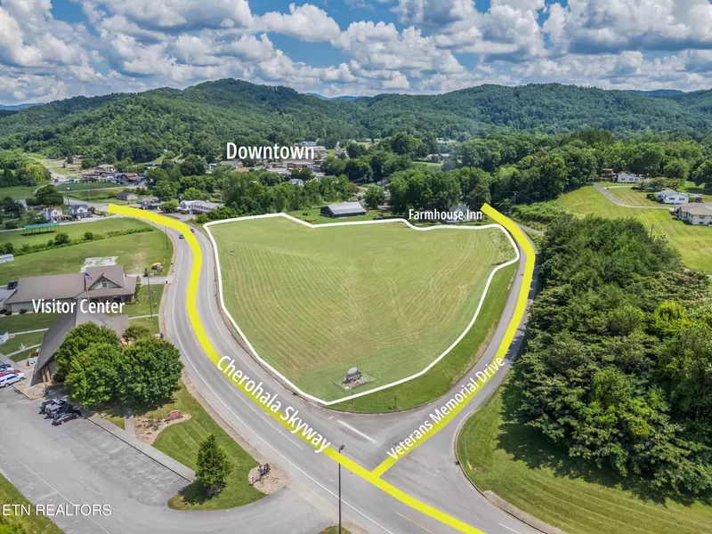 1 Cherohala Skyway, Tellico Plains, TN 37385