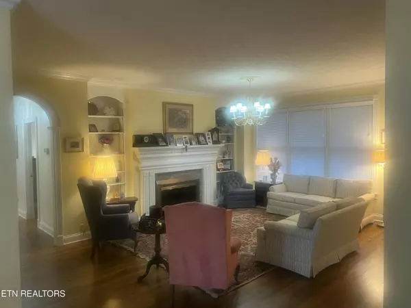 Knoxville, TN 37918,5227 Beverly Oaks DR