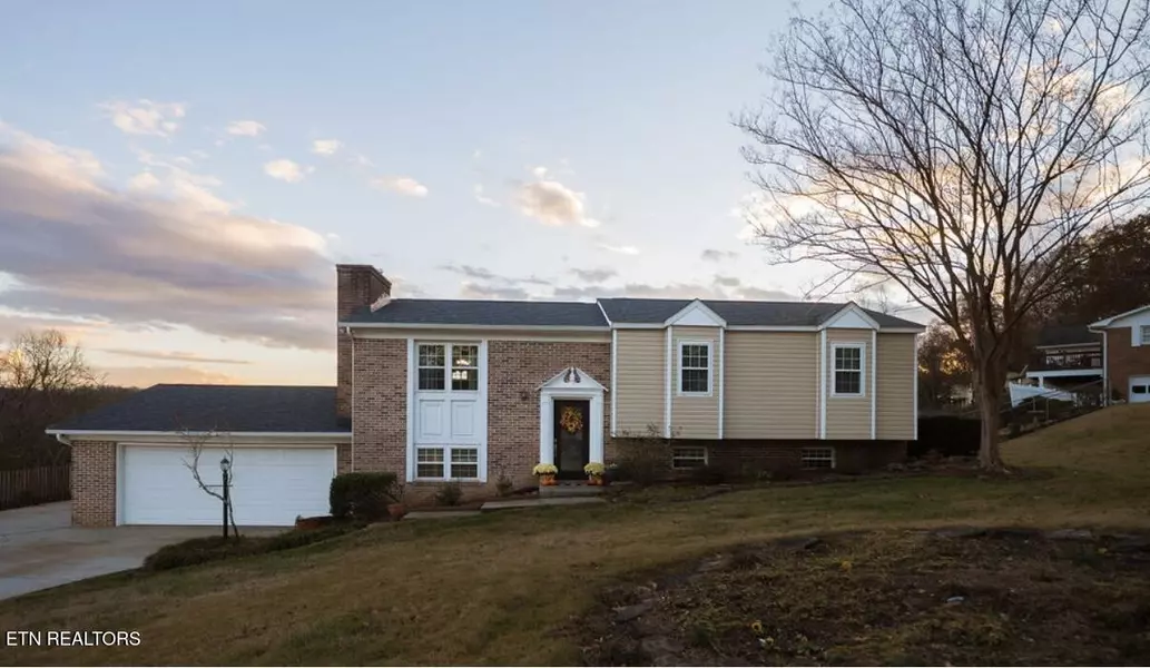 113 Lake Hills Drive DR, Oak Ridge, TN 37830