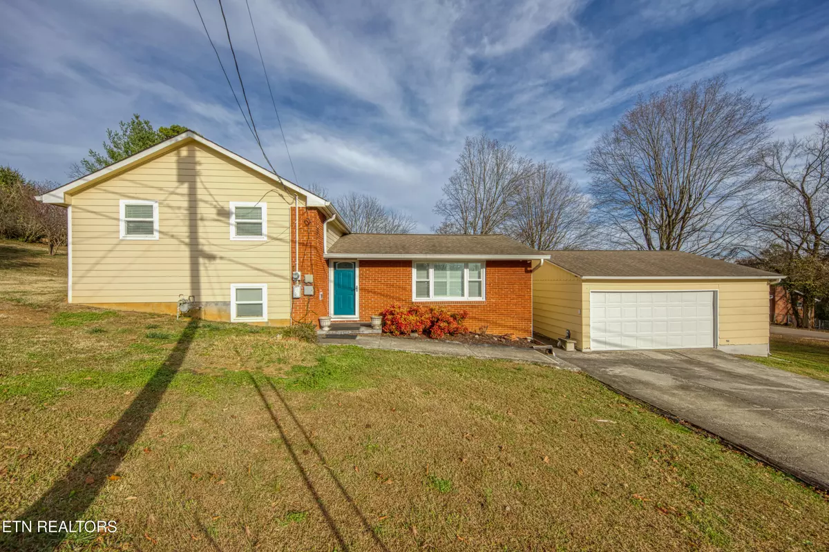 Knoxville, TN 37914,2000 Shangri La DR