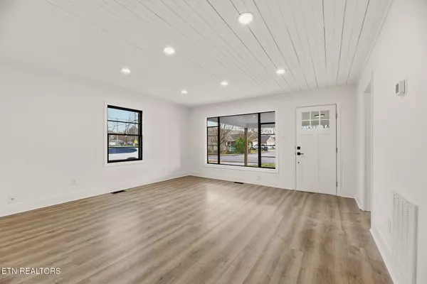 Knoxville, TN 37912,507 Inskip DR