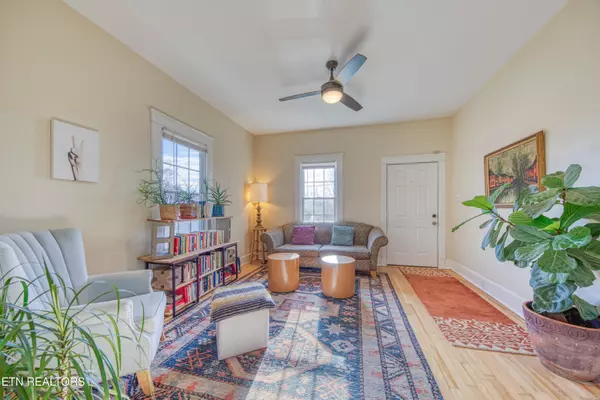 Knoxville, TN 37917,225 Cedar Ave