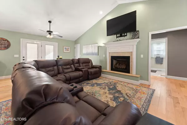 Crossville, TN 38555,455 Carriage DR