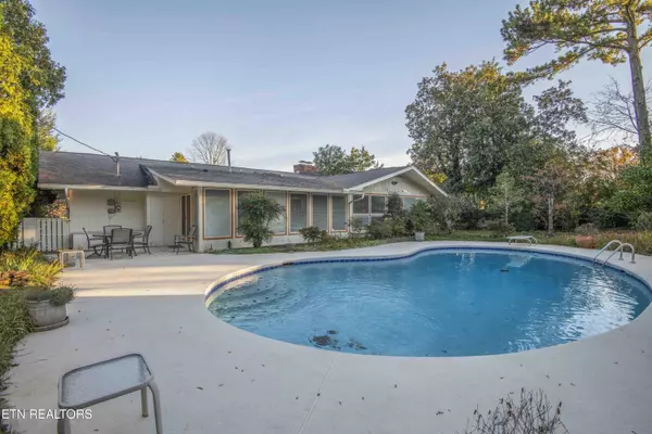 Knoxville, TN 37923,8613 Wimbledon DR