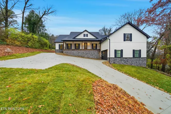 909 Chilhowee DR, Knoxville, TN 37914