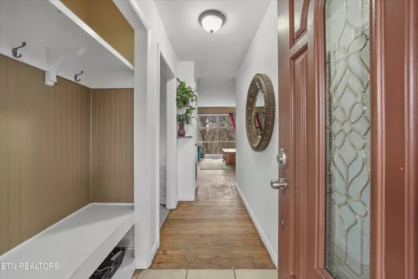 Knoxville, TN 37920,225 W Ford Valley Rd