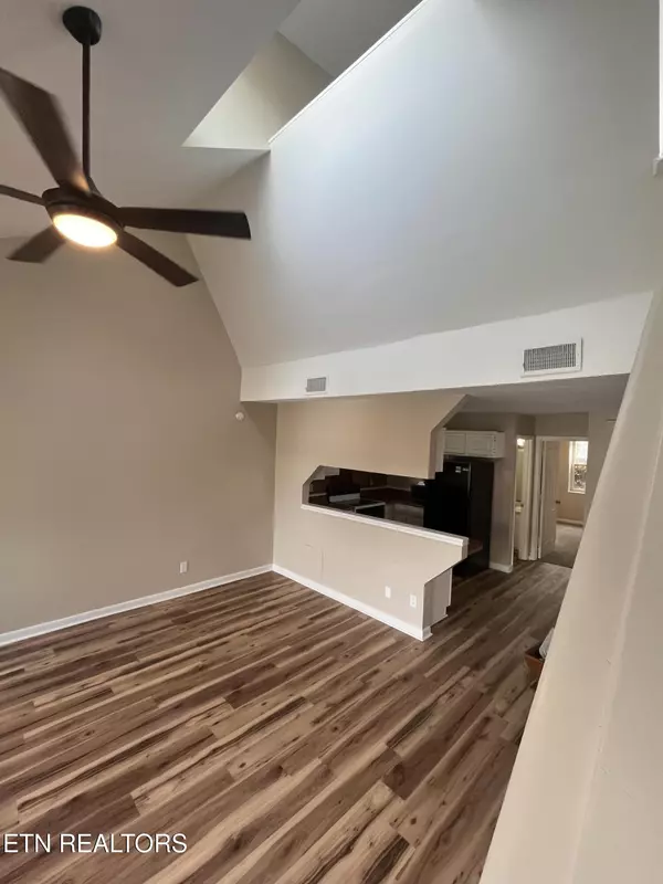 Knoxville, TN 37909,7666 Chatham CIR