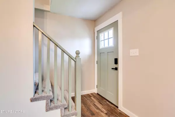 Knoxville, TN 37909,7512 Chatham CIR