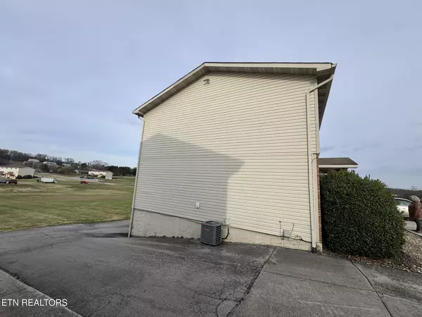 Louisville, TN 37777,1922 Topside Rd