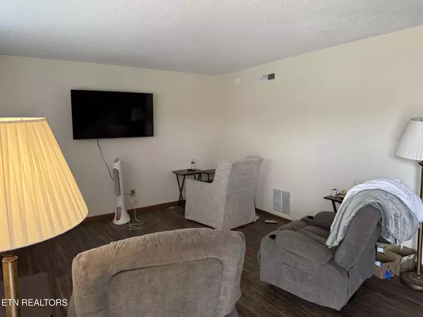 Louisville, TN 37777,1922 Topside Rd