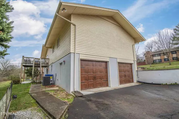 Powell, TN 37849,7820 Widdecomb Rd