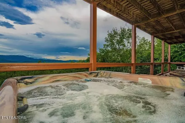 Sevierville, TN 37862,2037 Mccarter DR