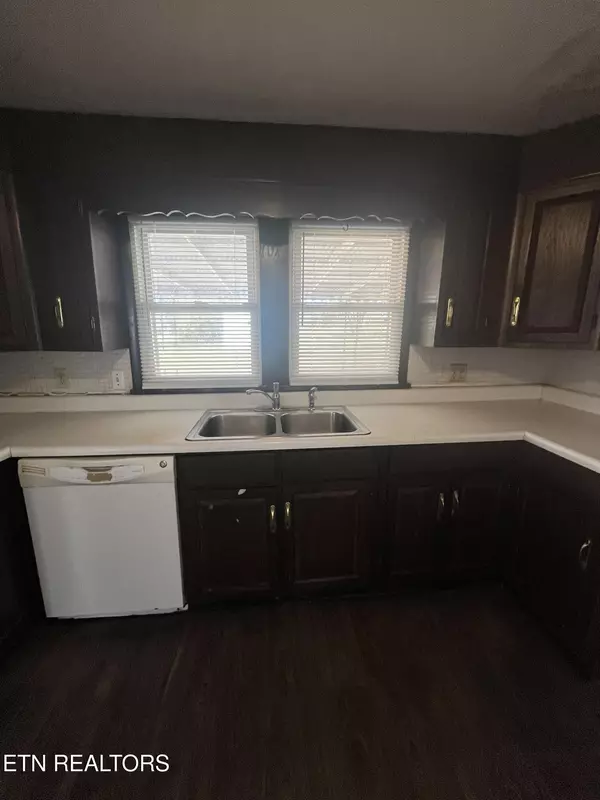 Knoxville, TN 37914,3800 Romines DR