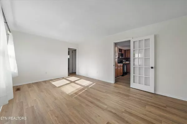 Knoxville, TN 37912,4317 Roaming DR