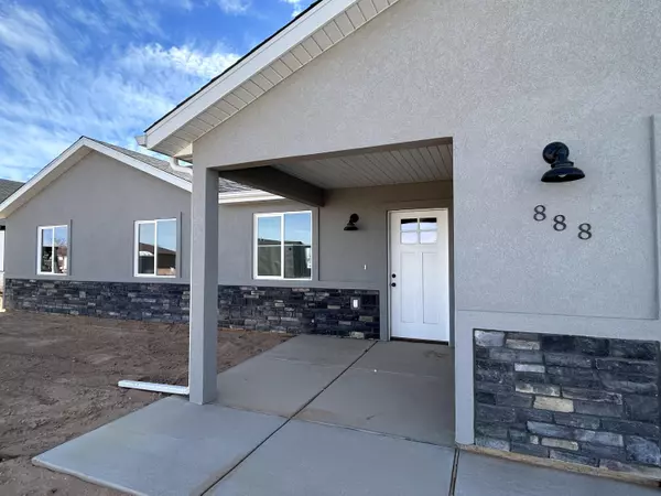 888 E Winchester DR, Enoch, UT 84721