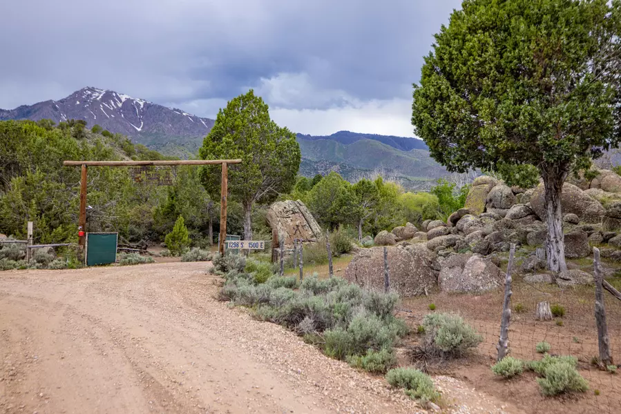 1298 S 1500 E, New Harmony, UT 84757