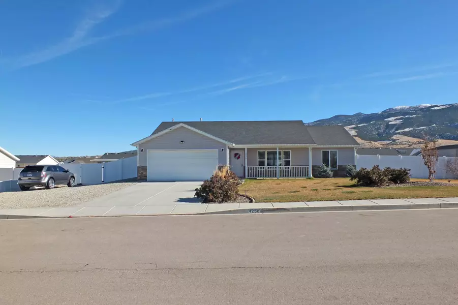 4256 N Prospector LN, Enoch, UT 84721