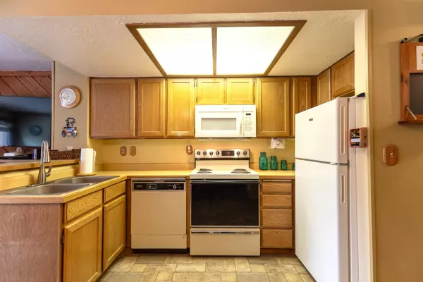 Brian Head, UT 84719,464 N HWY 143 ##B107