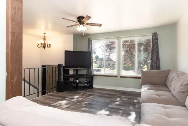 Parowan, UT 84761,40 N 100 W