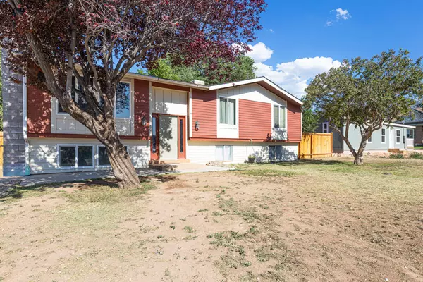 Parowan, UT 84761,40 N 100 W