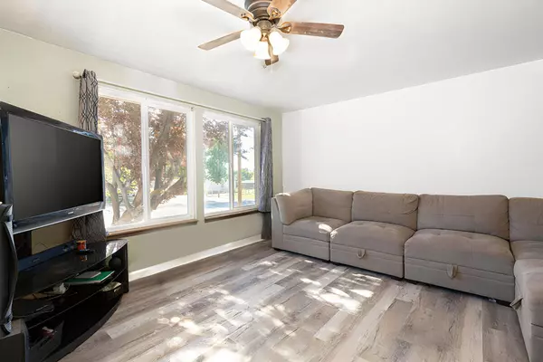 Parowan, UT 84761,40 N 100 W
