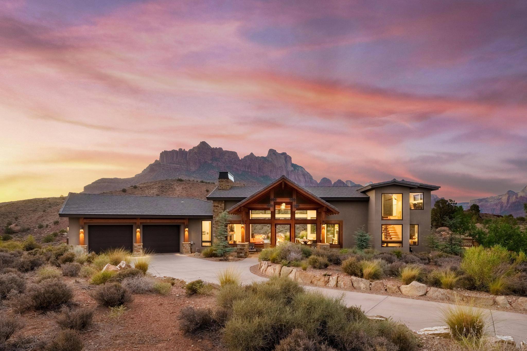 2602 CANYON POINT DR, Springdale, UT 84767