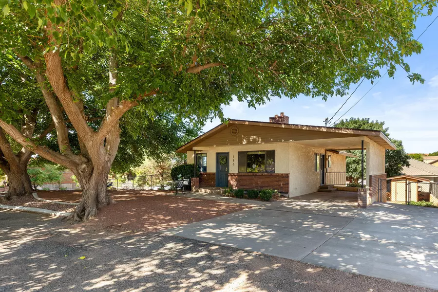 186 S 200 W, Washington, UT 84780