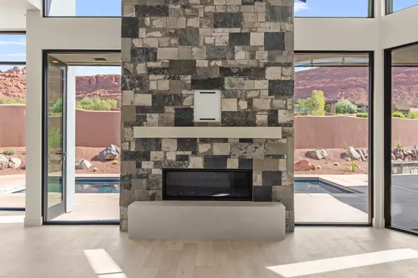 St George, UT 84770,2498 N La Casa DR