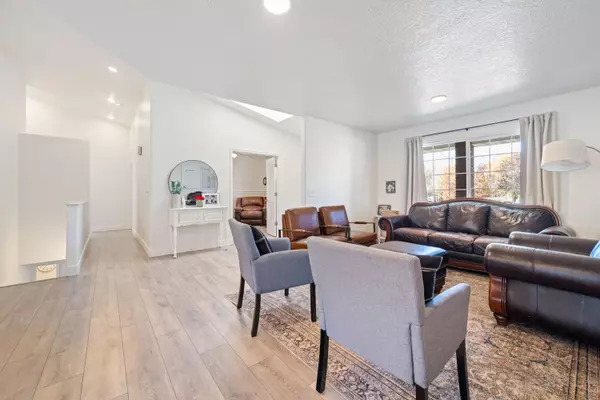 Hurricane, UT 84737,331 S 1230 W