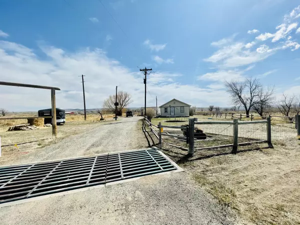 1020 Black Mountain RD, Thermopolis, WY 82401