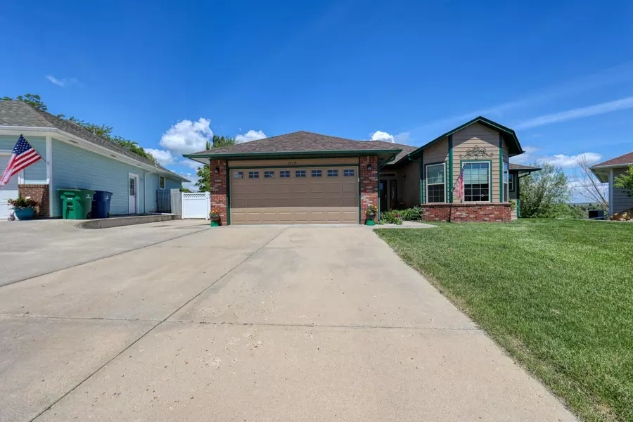 1719 North Heights CIR, Sheridan, WY 82801