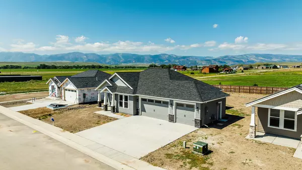 26 Sawtooth LN, Ranchester, WY 82839
