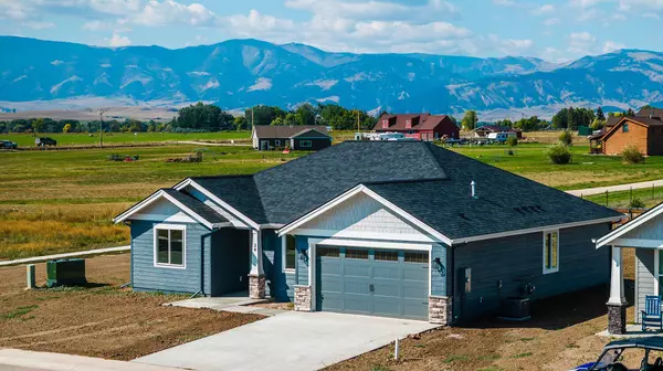 24 Sawtooth LN, Ranchester, WY 82839