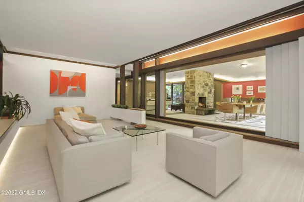 Greenwich, CT 06831,21 Hycliff RD