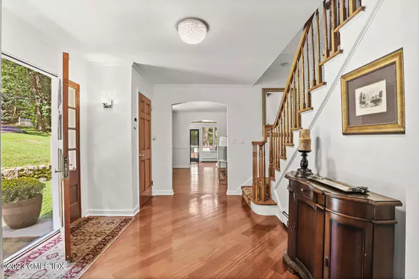 Stamford, CT 06903,189 Riverbank DR