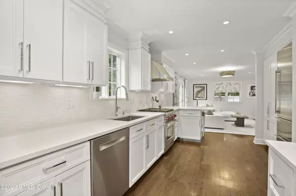 Riverside, CT 06878,14 Tyler LN