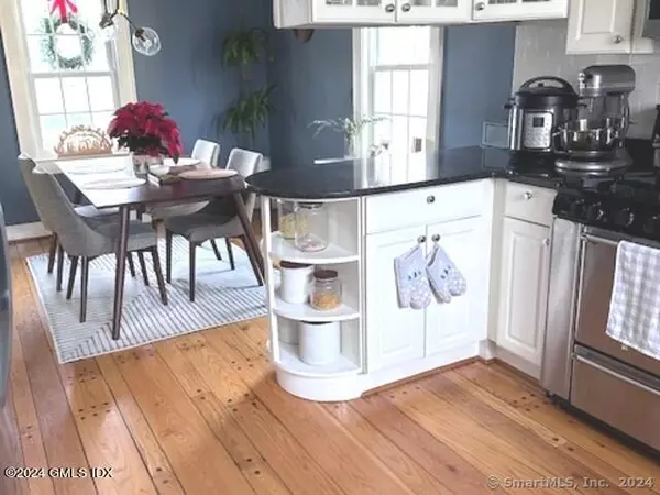 Old Greenwich, CT 06870,21 Richmond DR