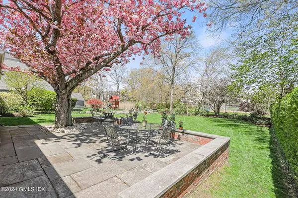 Old Greenwich, CT 06870,25 Edgewater DR