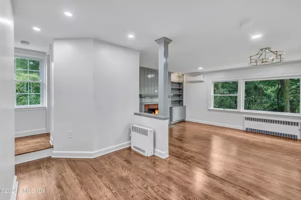 Greenwich, CT 06831,1 Douglas DR