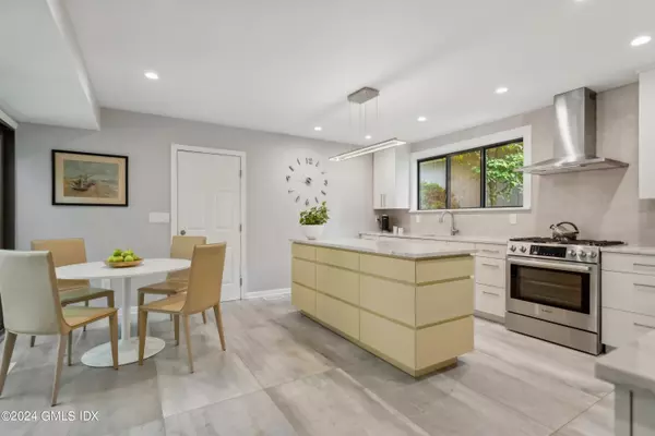 Greenwich, CT 06831,414 Lyon Farm DR #414