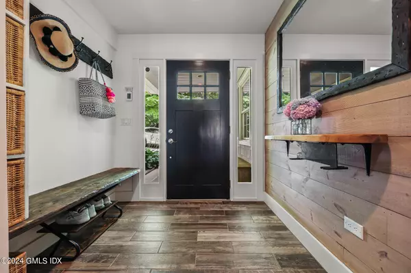 Greenwich, CT 06831,24 Hickory DR