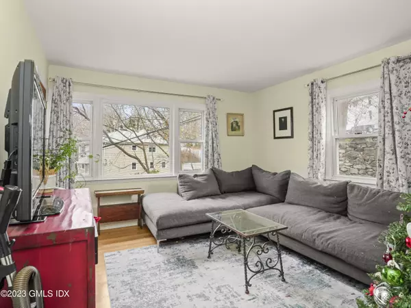 Greenwich, CT 06831,1 Green LN