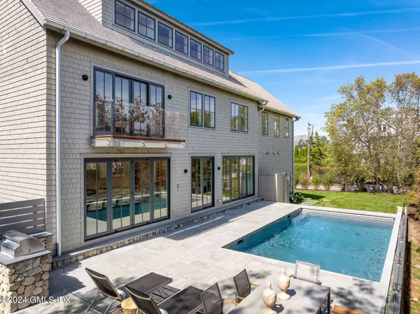 Old Greenwich, CT 06870,4 Shoreham Club RD