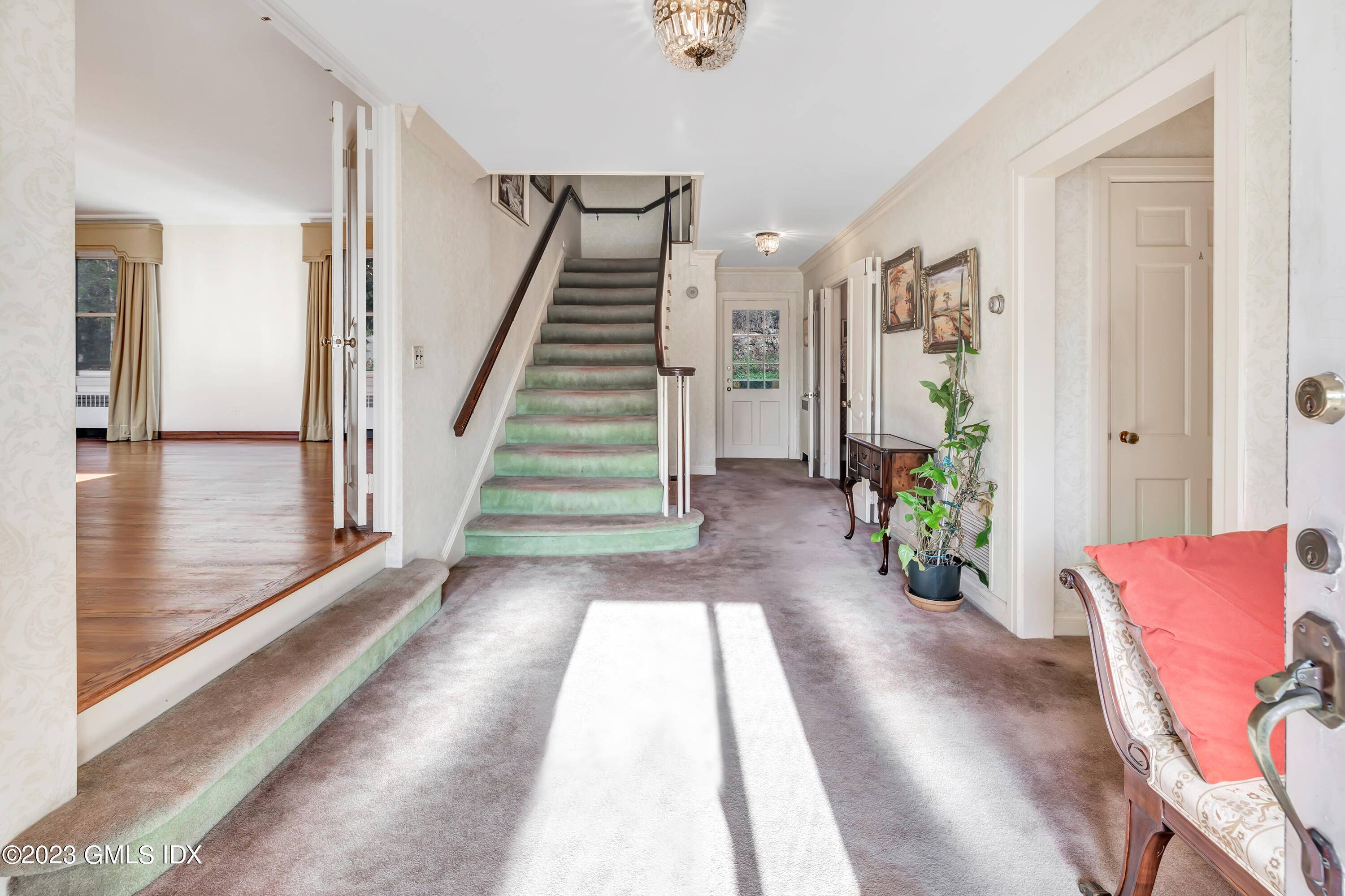 Greenwich, CT 06831,19 Orchard Hill LN